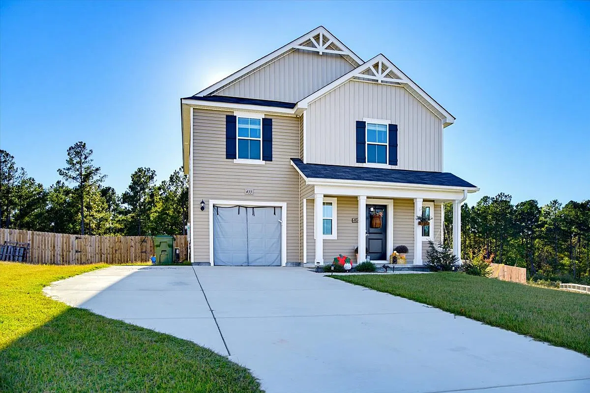 4 bed, 2.5 bath, 1925 sqft, $2,550 — Photo 2