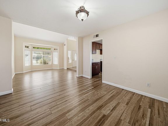 5th image of 39216 Beacon Ln