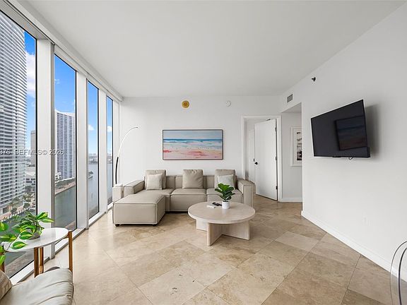 3rd image of 485 Brickell Ave APT 1804