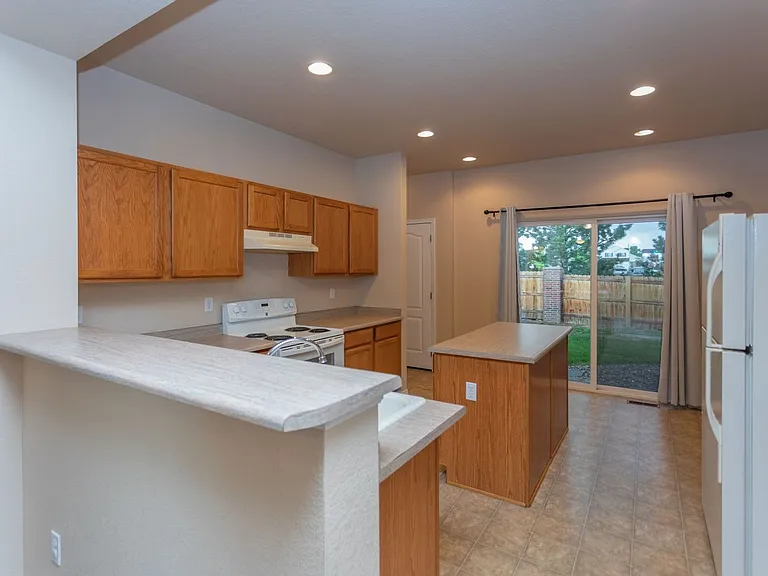 6563 Silverwind Cir — Photo 5