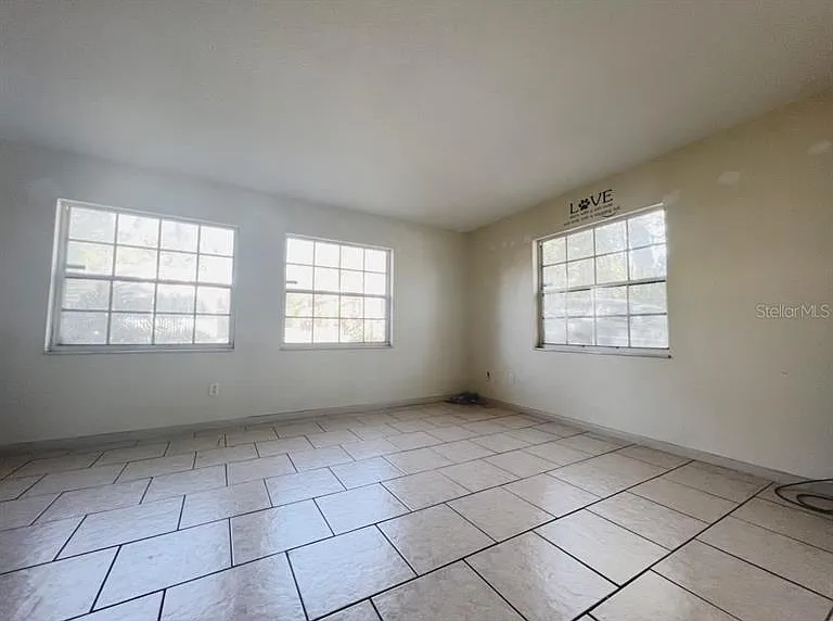515 S Hyer Ave #1 — Photo 2