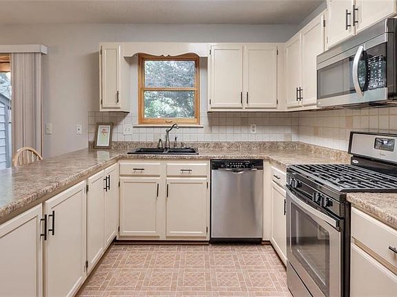 5th image of 246 Heathersett Dr