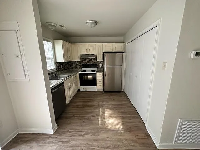 15210 Broadwater Ct — Photo 3