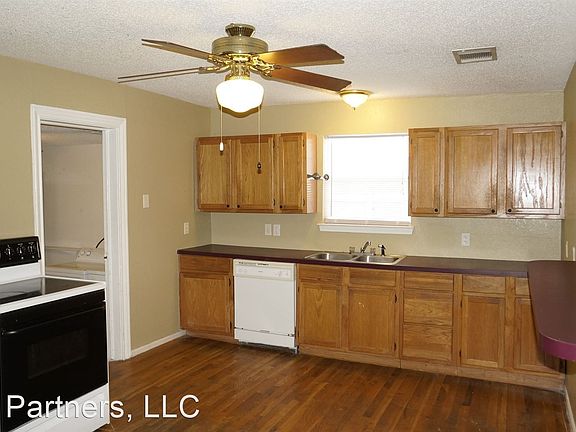 4th image of 608 Montclair Ave