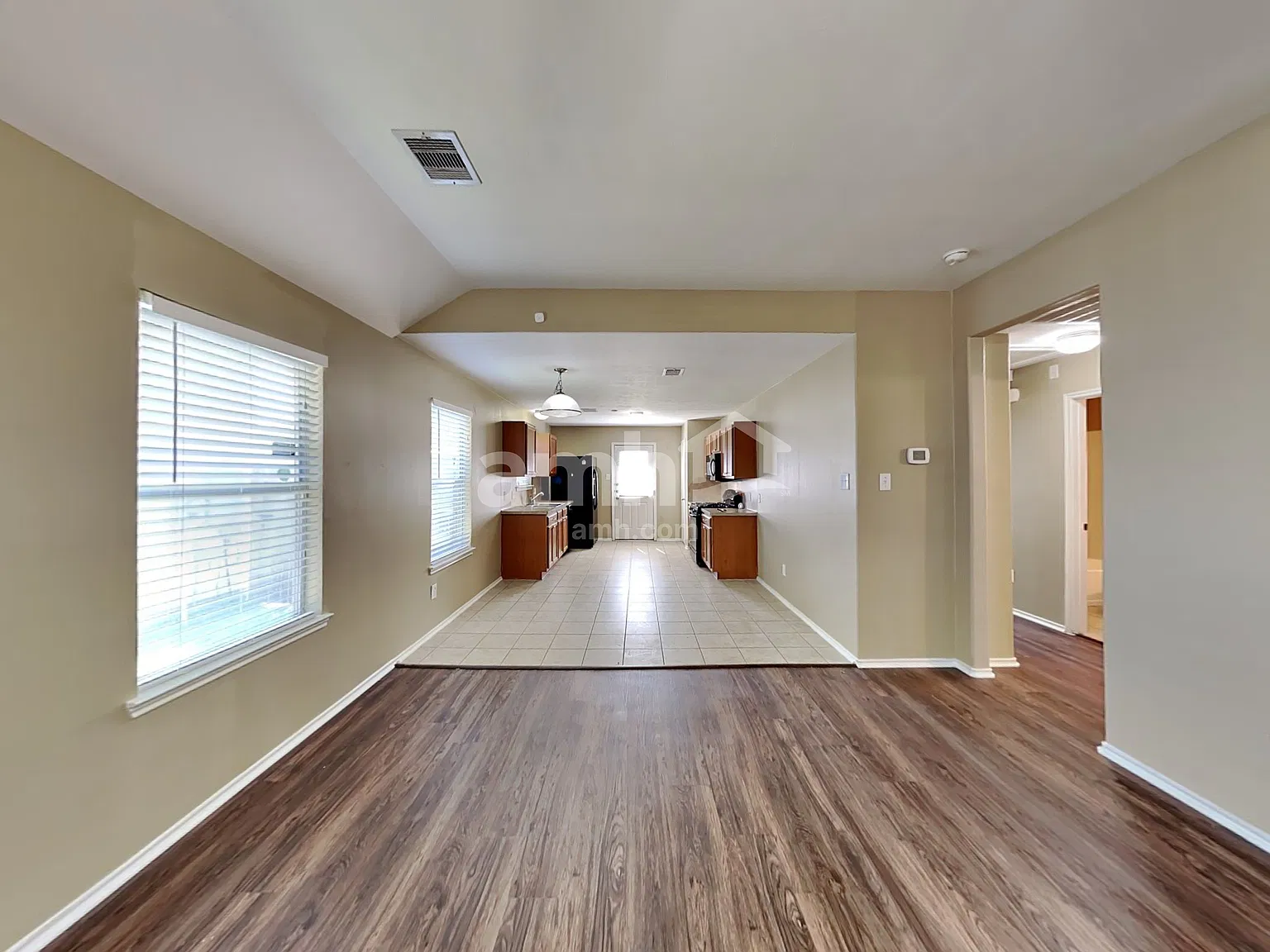 3 bed, 2.0 bath, 1260 sqft, $1,800 — Photo 4