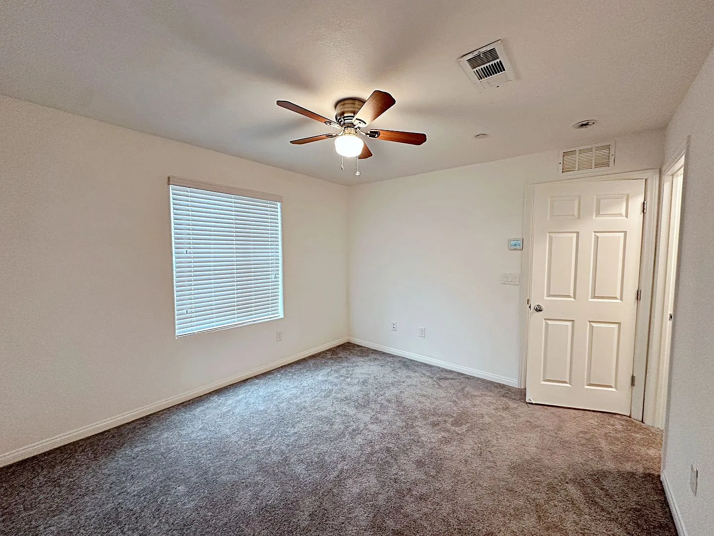 3 Bedroom Townhome In Gated Community — Photo 4