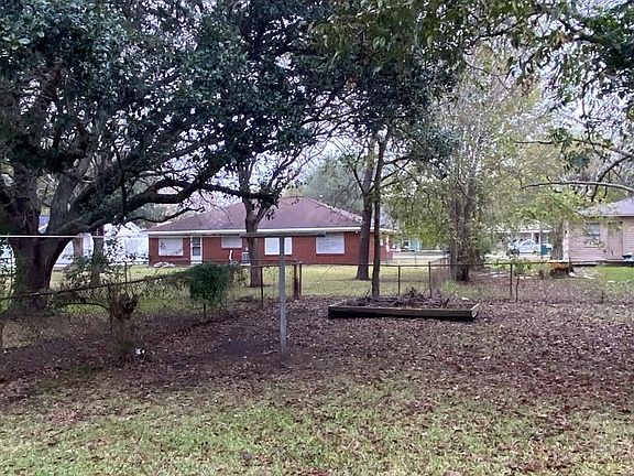 5th image of 1706 Oleander Dr
