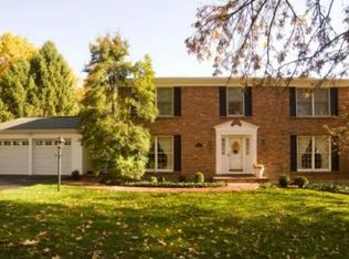 2326 Camberwell Dr, Saint Louis, MO 63131