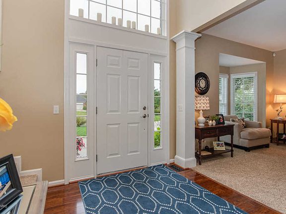 4th image of 230 Oakshire Ct NE