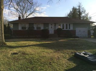 8 Diellen Ct, Commack, NY 11725