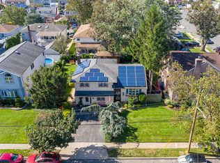 899 Polk St, Franklin Square, NY 11010