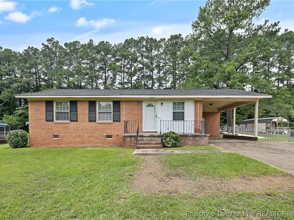 419 N Wright St, Raeford, NC 28376