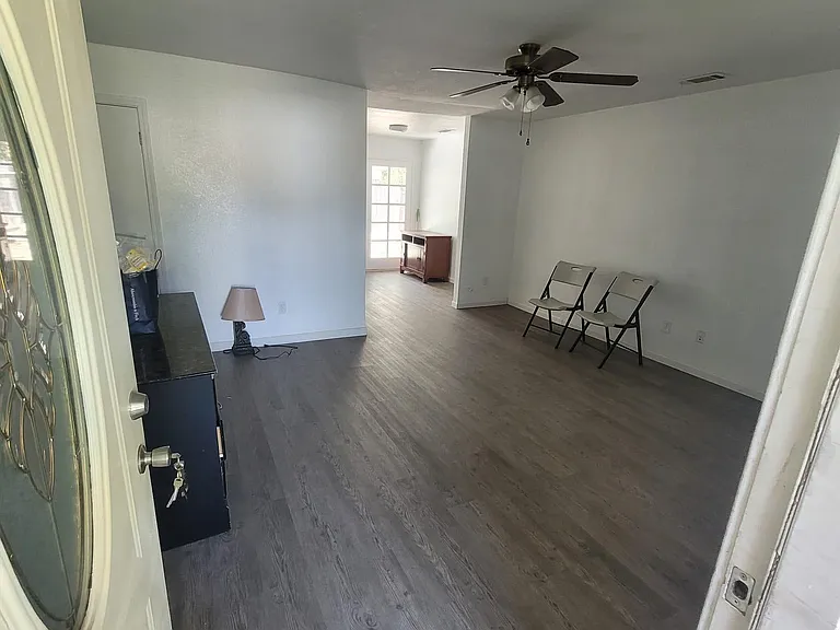 19193 Timothy Ct — Photo 2