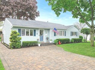 258 W 15th St, Deer Park, NY 11729