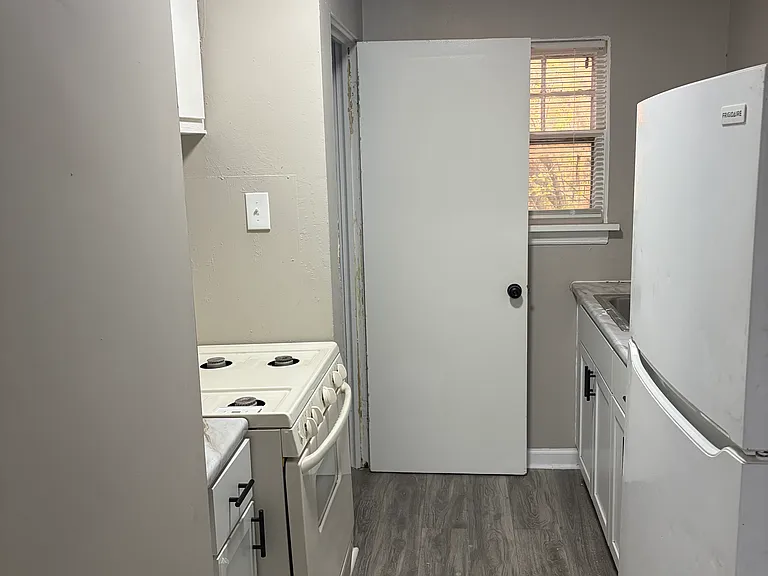 235 E 20th Ave — Photo 5
