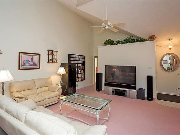 5th image of 209 Apple Hill Dr