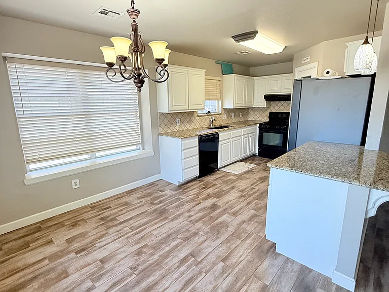 1801 Brittany Ln — Photo 12