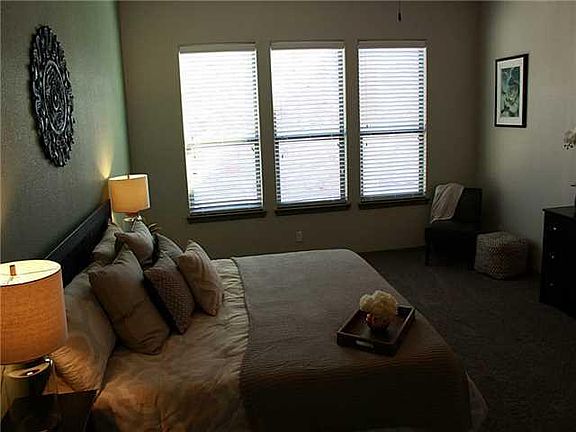 4th image of 332 S Halstead Dr