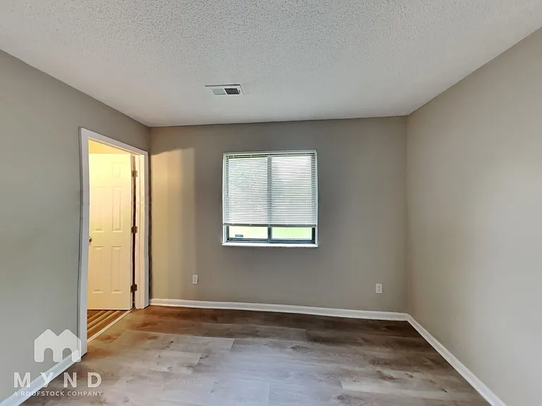 3035 Falcon Bridge Dr — Photo 9