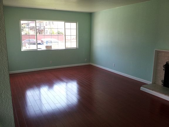 3rd image of 32987 Pulaski Dr