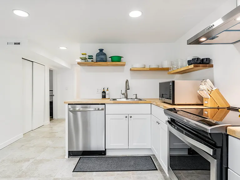 7906 N Brandon Ave #B — Photo 11