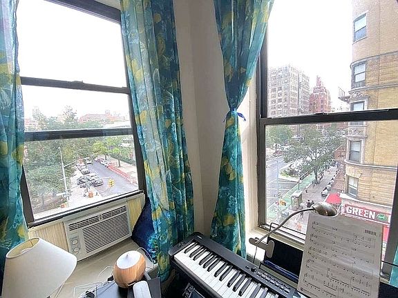 5th image of 580 Amsterdam Ave APT 4D