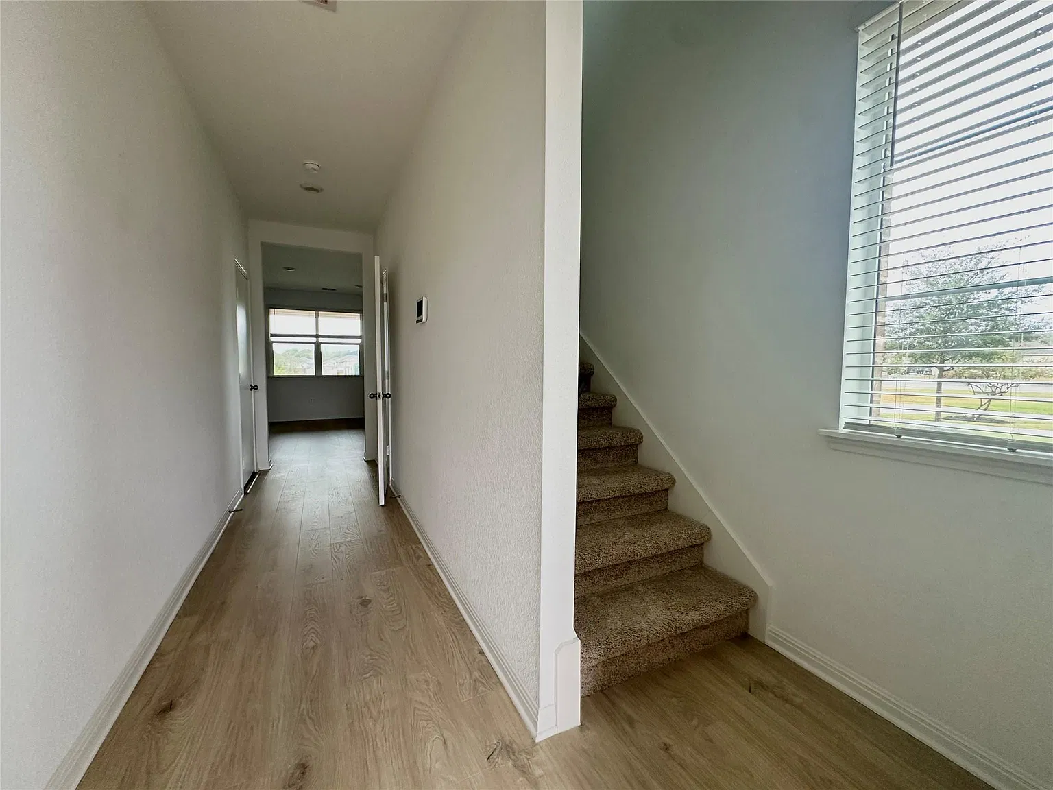 3 bed, 2.5 bath, 1808 sqft, $1,900 — Photo 3