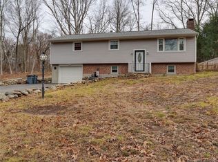 8 Oak Dr, Marlborough, CT 06447