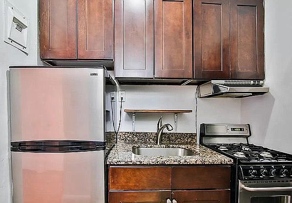 4th image of 205 E 83rd St #1B