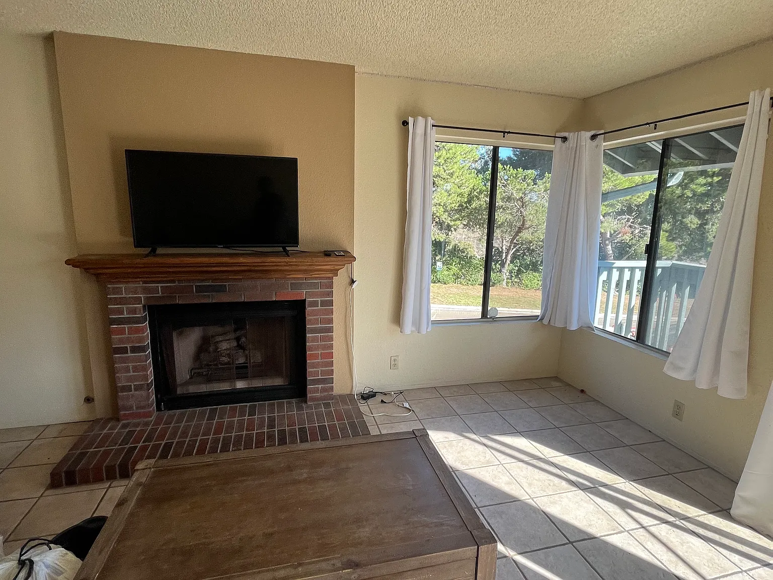 4 bed, 2.5 bath, 1698 sqft, $5,900 — Photo 2