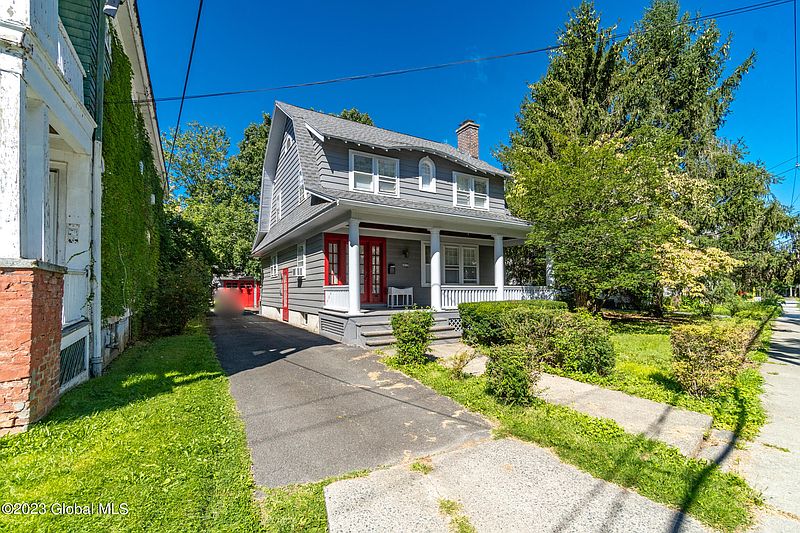 2nd image of 25 N Lake Avenue