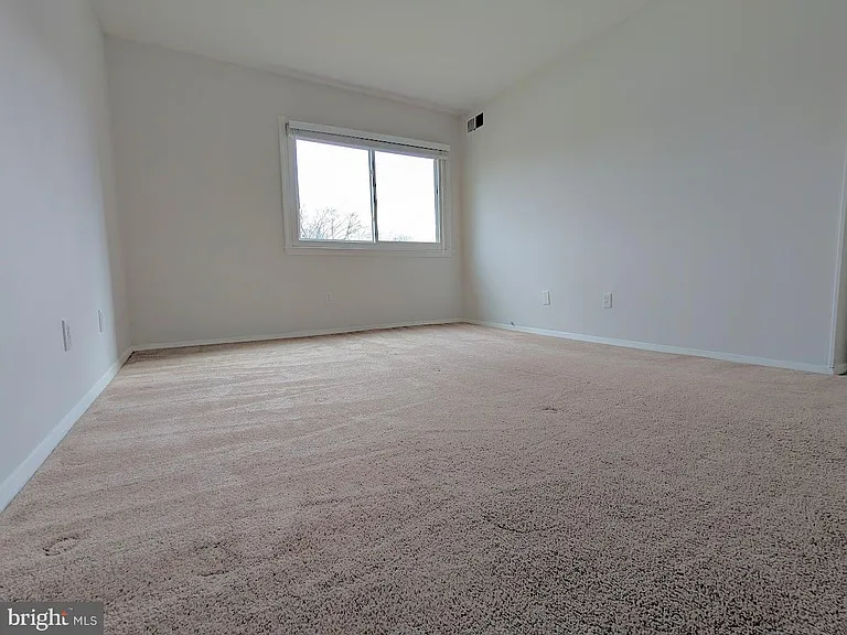 2903 Charing Cross Rd #7 — Photo 13