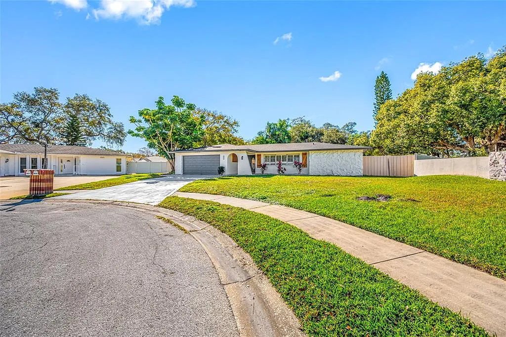 4 bed, 2.0 bath, 2100 sqft, $4,750 — Photo 2