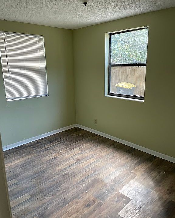 1st image of 1031 Powhattan St