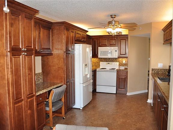 4th image of 7661 Granville Drive #307D