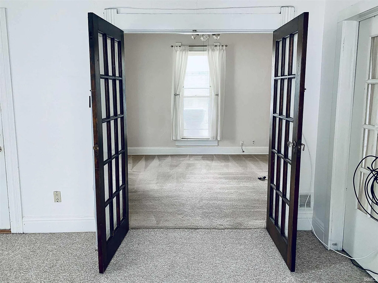3 bed, 2.0 bath, 1096 sqft, $2,775 — Photo 3