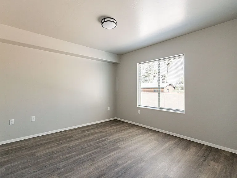 Bellevue Apartments — Photo 21