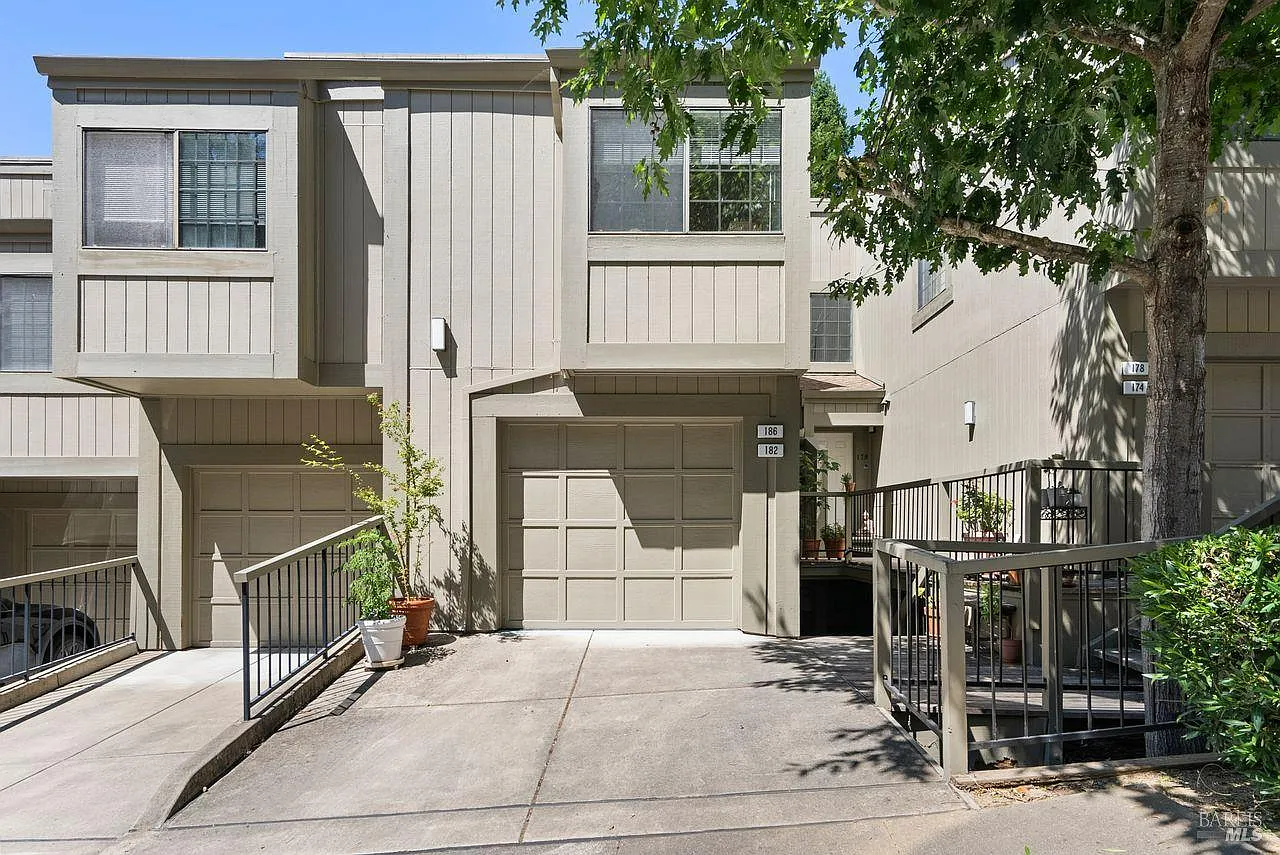 186 Red Hawk Road photo 1