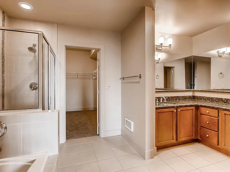 7800 SE 27th St #305 — Photo 19