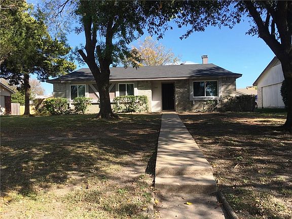 2nd image of 1522 Sunset Ln