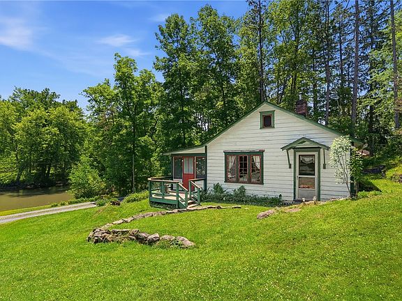 3rd image of 125 Creek Side Ln