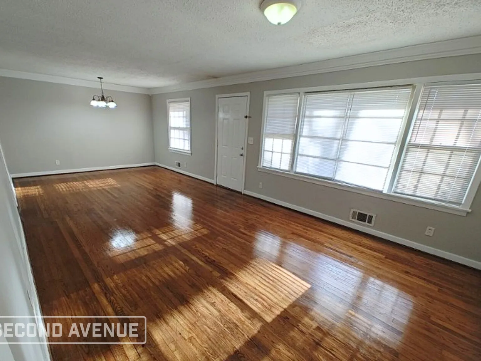 3 bed, 1.0 bath, 1199 sqft, $995 — Photo 4