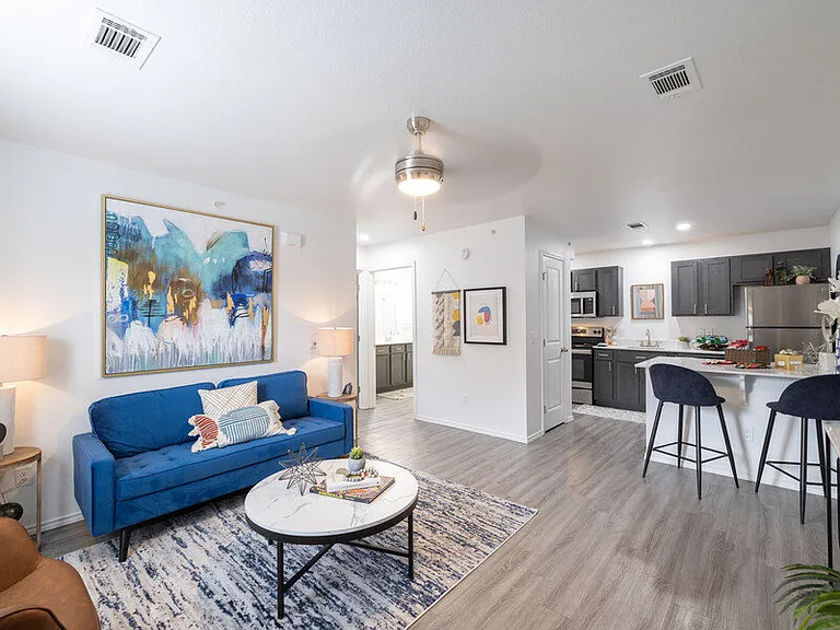 The Frisco Apartments on Walnut — Photo 18