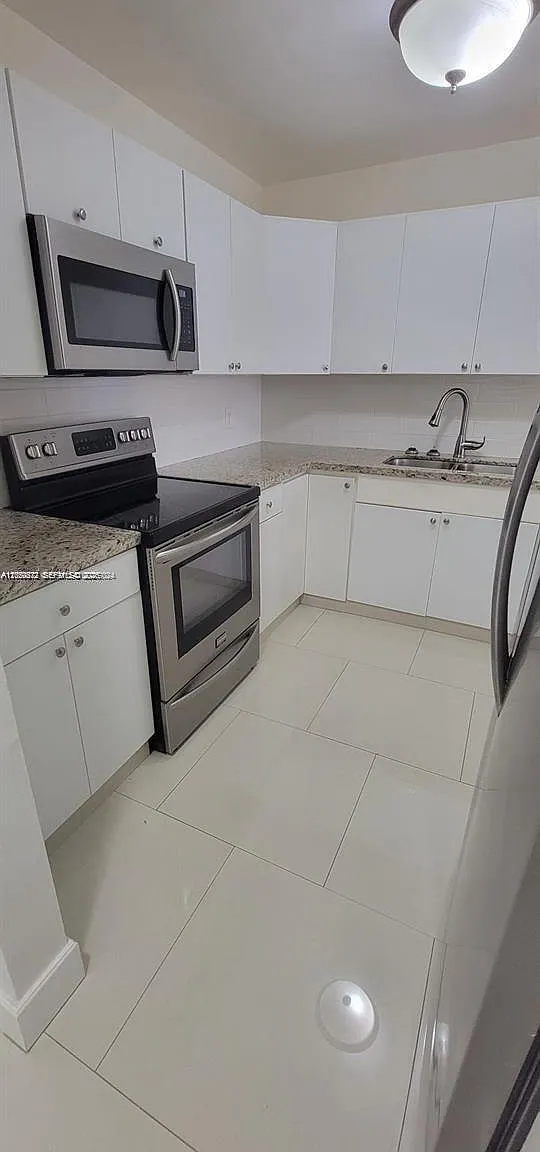 Coral Gate West Condo — Photo 2