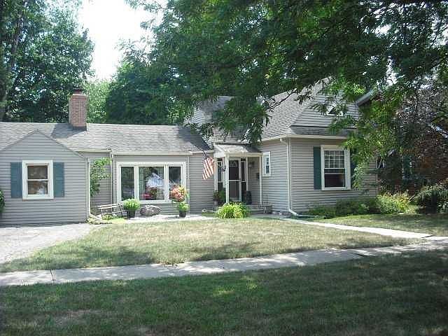 1st image of 220 E 6th St