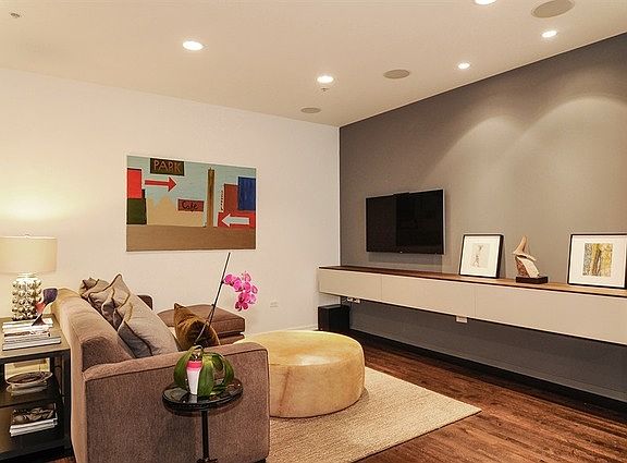5th image of 500 W Superior St Unit 1703