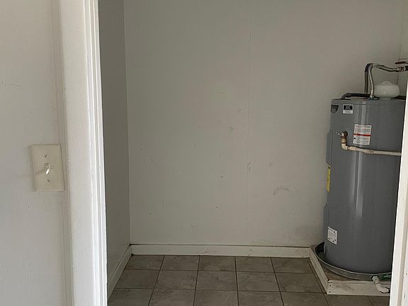 3rd image of 928 W F Ave