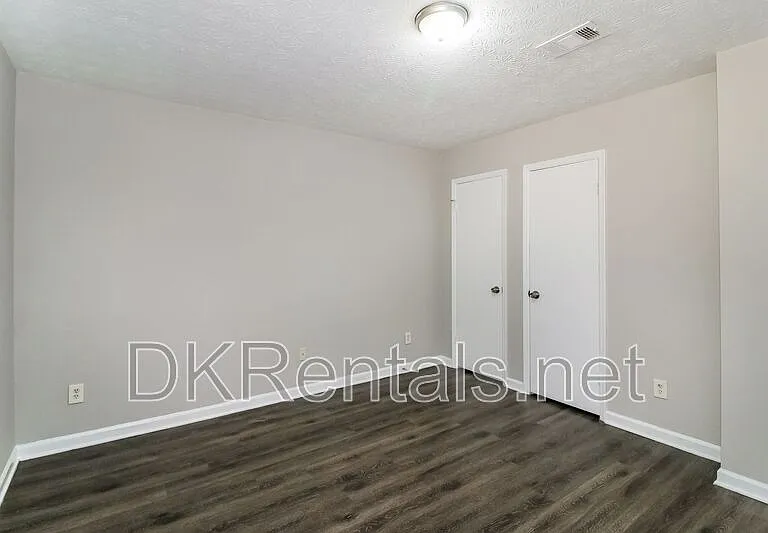 307 Hamilton Glenn — Photo 10