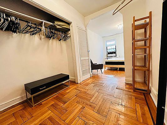 5th image of 439 E 9th St APT 4