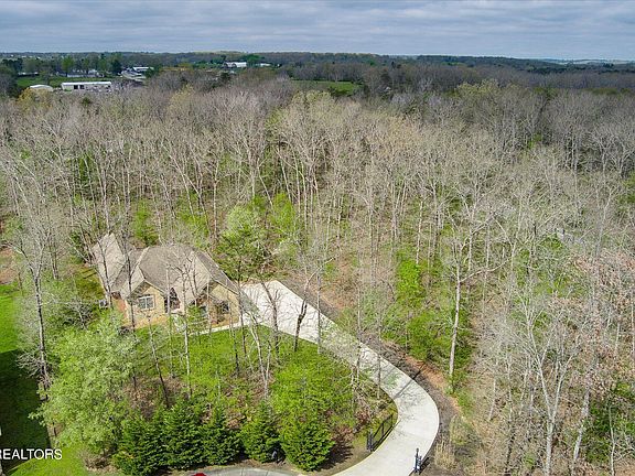 4th image of 76 N Riverview Ln